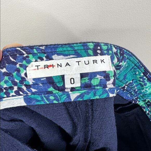 TRINA TURK Indigo Palm Navy Blue Flat Front Tailored Shorts Women's Size 0 - Picture 5 of 6